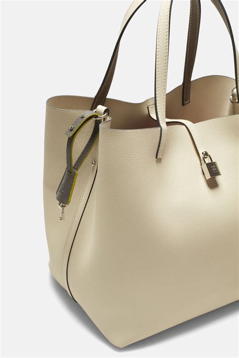 carolina herrera bags prices online|carolina herrera shoulder bag.